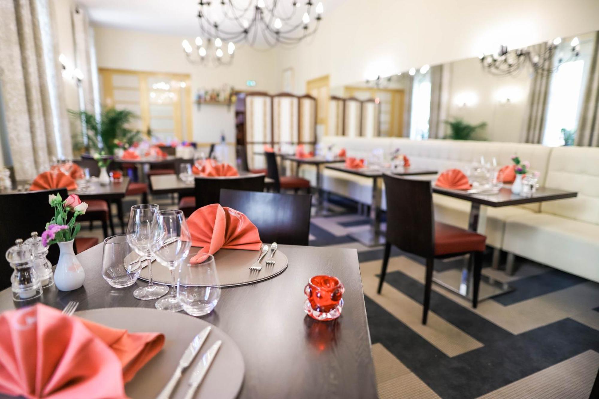 Logis Hotel D'Angleterre Saint-Calais Buitenkant foto
