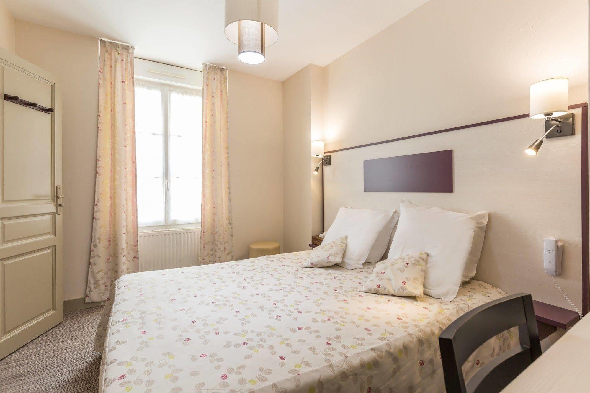 Logis Hotel D'Angleterre Saint-Calais Buitenkant foto